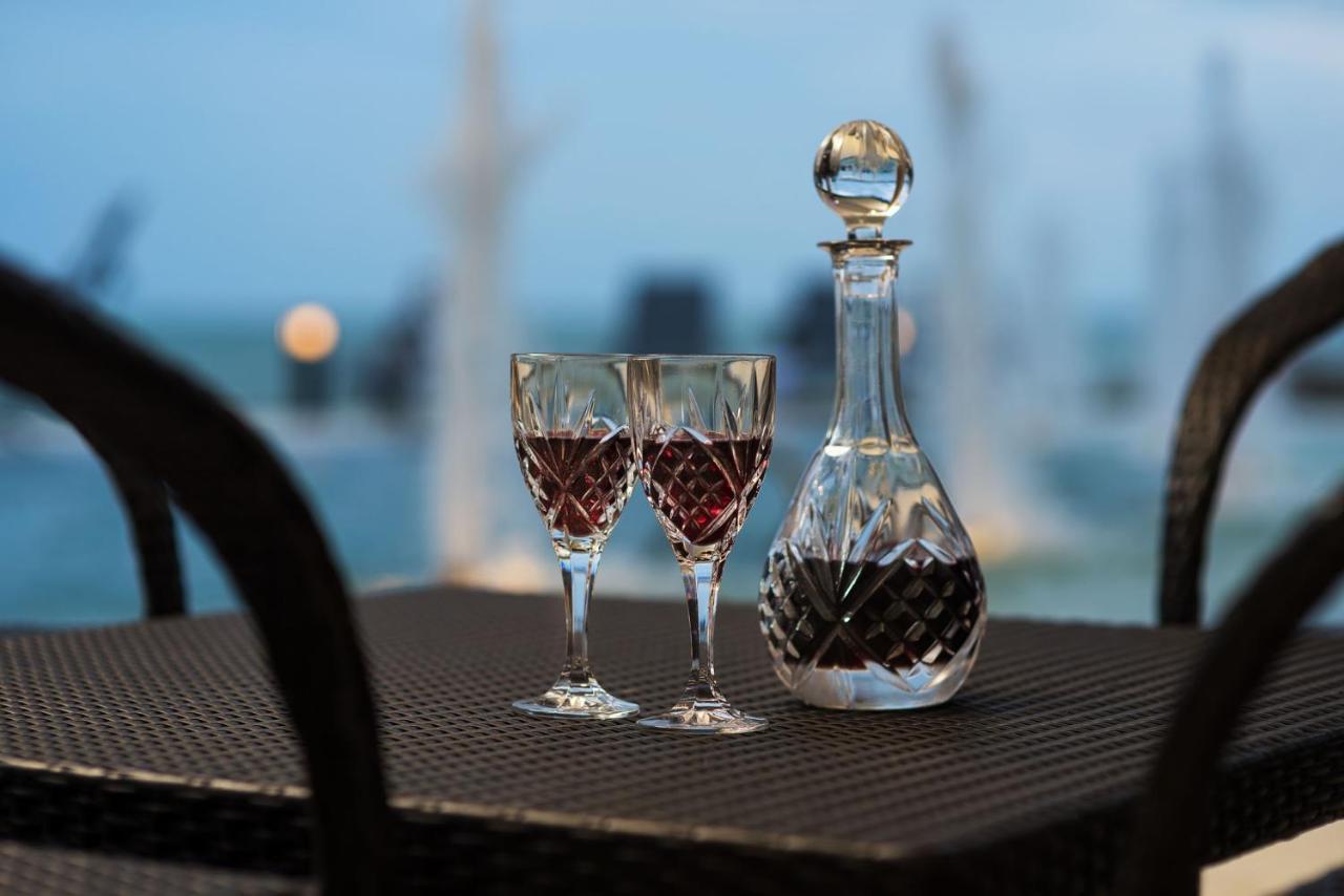 Rodina Beach Hotel Jomtien pláž Exteriér fotografie